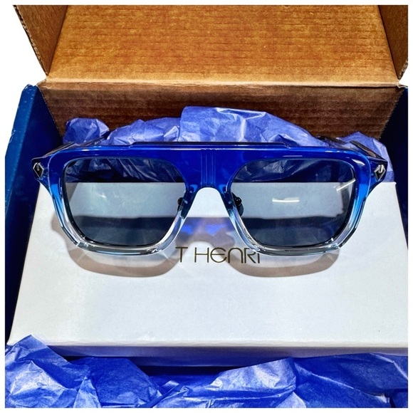 T Henri ‘EVO’ Sunglasses in Santorini (Blue) - Picture 10 of 16